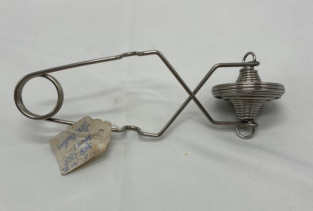 Vintage Wire Coil Flour Duster Spring Sifter Baking Powdered Sugar Shaker Tool